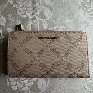 NWT Michael Kors Empire Logo Jet Set Wristlet Wallet - Natural & Pale Gold Color